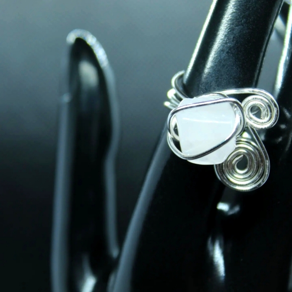 Rose quartz wire wrapped ring (size 7) - Picture 2 of 4